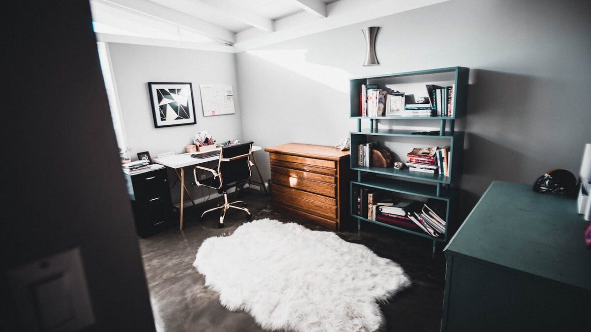 3 Commercial Property Decor Tips You Can Use in a Home Office
