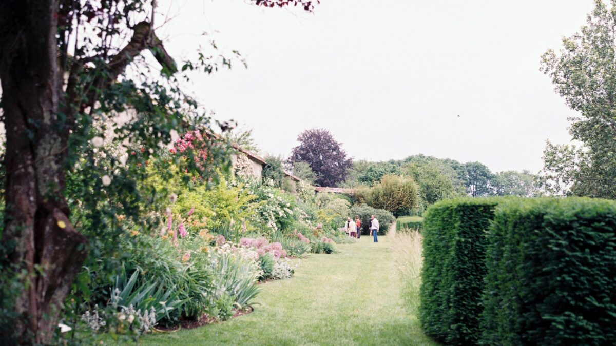 Sloped garden? pick the right retaining wall, installation tips