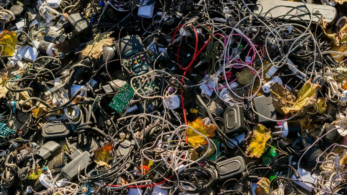 The Growing Problem of Electronic Waste and How to Handle It Responsibly