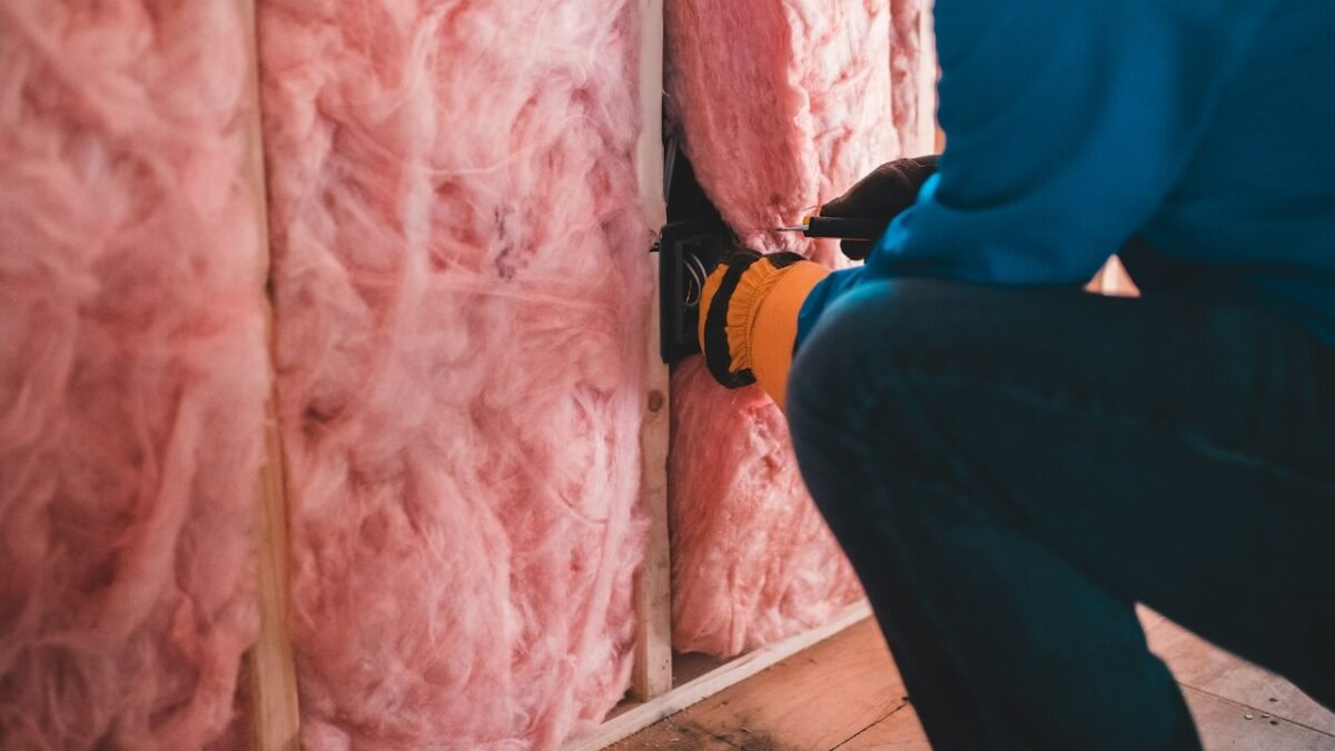 How Much Attic Insulation Do Homes in Hollywood Actually Need?